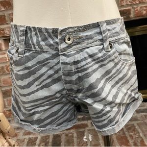 Vintage Y2K Billabong PacSun grey zebra print shorts / 7 / Excellent condition